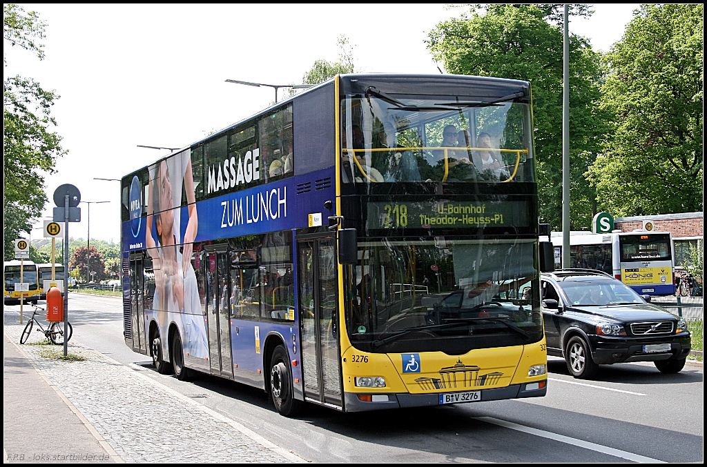 Wagen 3276 mit Werbung  Nivea  auf der Linie 218 zum Theodor-Heuss-Platz (B V 3276, Typ Lion's City DD, gesehen Berlin Wannsee 21.05.2010)