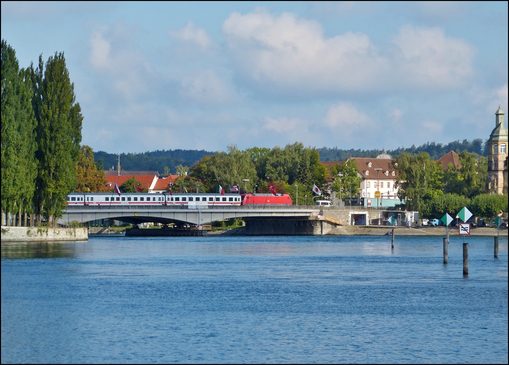 - Auch eine 101er auf der Br�cke, aber ohne Regen - Am Rheinkilometer 0 verl�sst der IC nach Hannover die sch�ne Stadt Konstanz. 13.09.2012 (Jeanny)