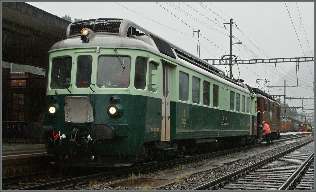 100 Jahre BLS: der sch�ne  Wellensittich  Be 4/4 761 rundete das Programm der im halbstunden Takt verkehrenden historischen Z�ge auf gelungen Weise ab.
Kandersteg, den 29. Juni 2013.