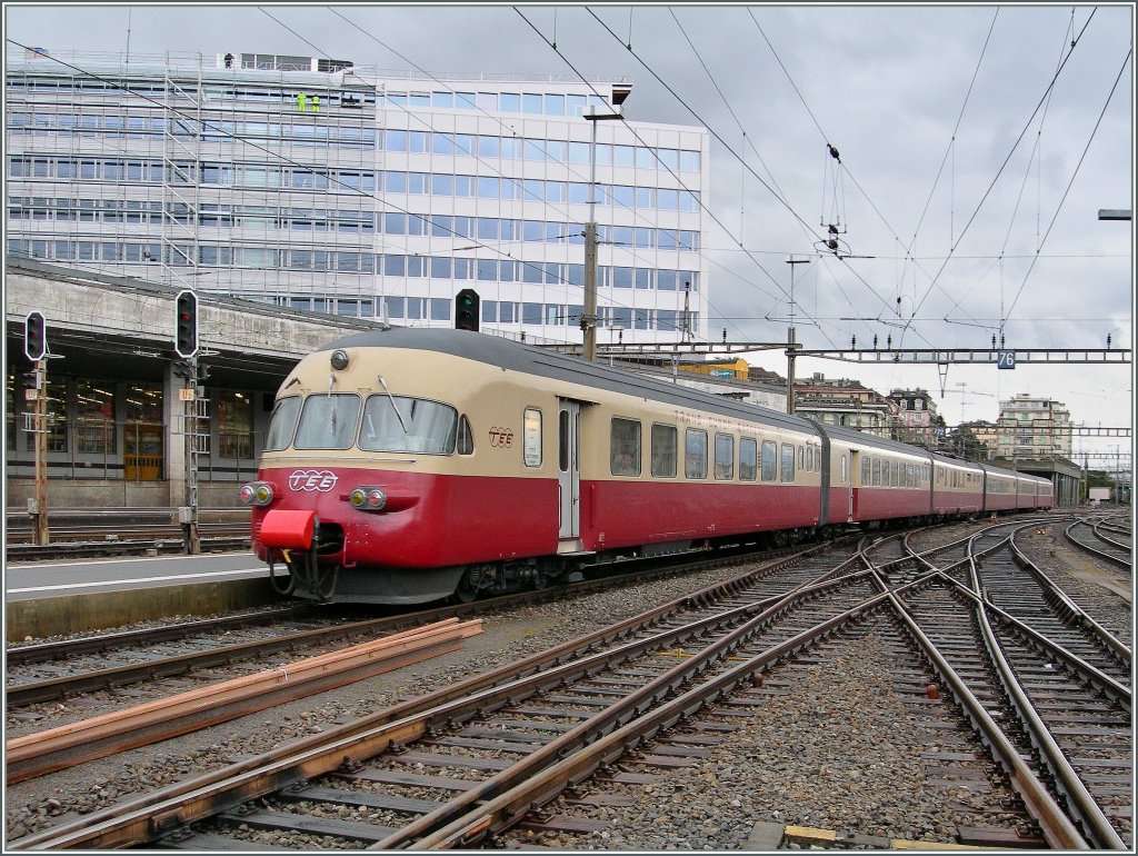 Allzubald schon verl�sst der RAe TEE II Lausanne Richtung Bern...
9. April 2013