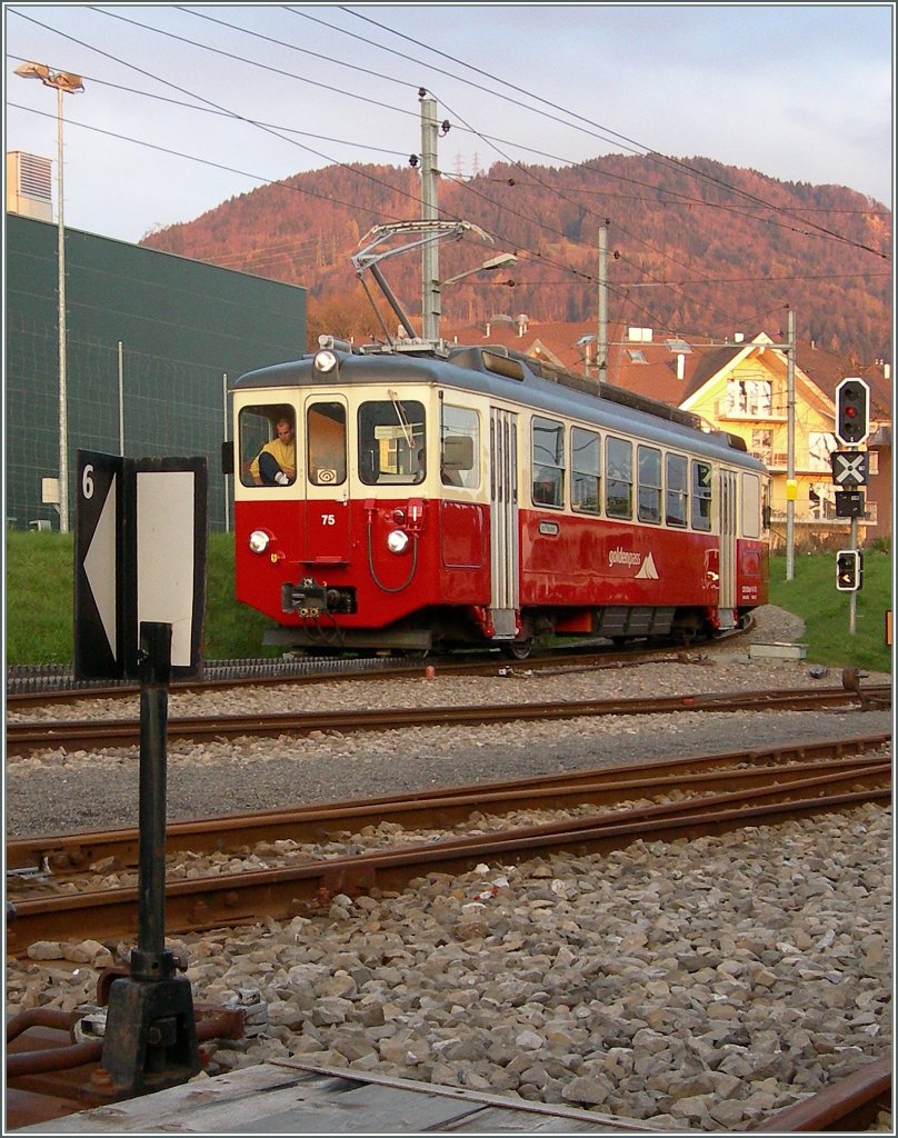 Der CEV BDeh 2/4 75 von Les Pleiades kommend, erreicht Blonay.
08.04.2012 