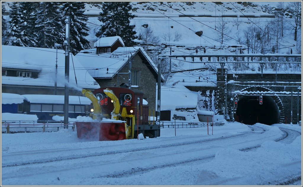 Der n�chste Schnee kommt bestimmt, also wir der schon reichlich vorhandene weg geschafft. 
G�schenen, den 12.12.12