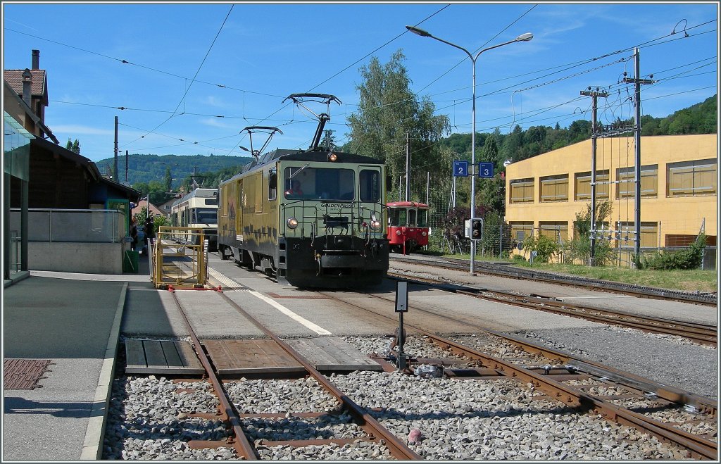 Die Golden Pass MOB  Schokoladenlok  auf Besuch in Blonay. 
31. Juli 2012
