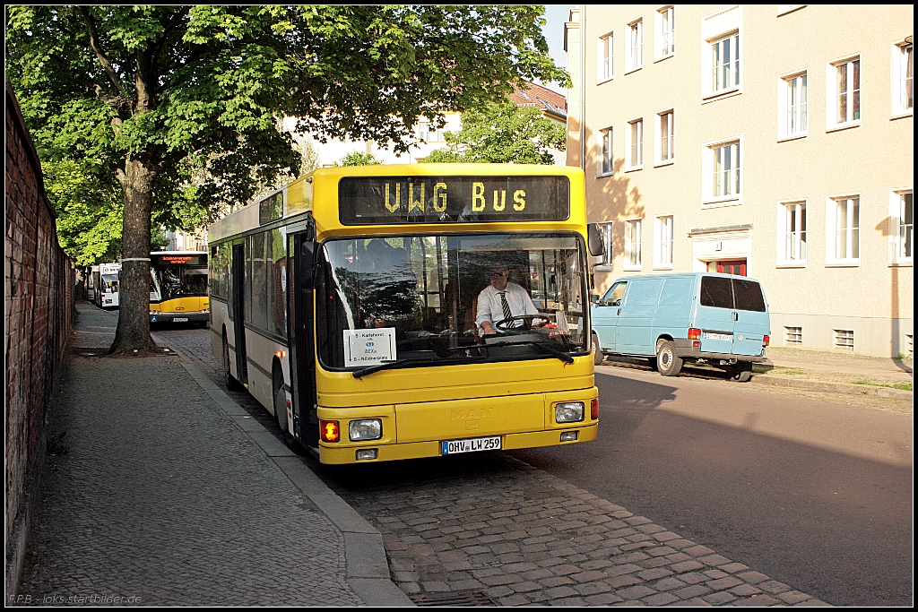 Eingesetzt im S-Bahnersatzverkehr zwischen Nöldnerplatz und Karlshorst (OHV LW 259, Typ NL 222, gesehen Berlin Nöldnerplatz)
