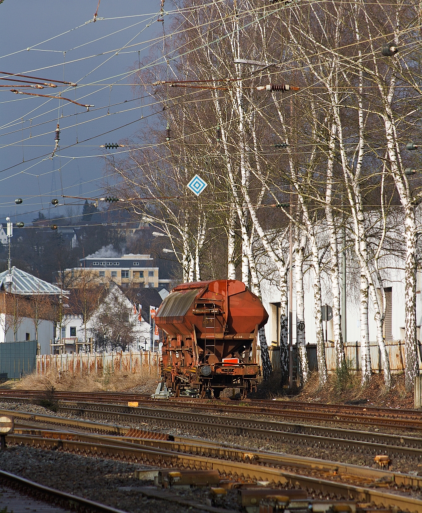 Gedeckte Sch�ttgutwagen mit dosierbarer Schwerkraftentladung und zwei Rads�tzen (Tds), abgestellt am 14.01.2012 in Kreuztal.