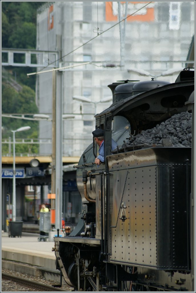 Konzentriert schaut der Meister der A 3/5 auf den Fahrweg. 
Biel/Bienne, 25.06.2011