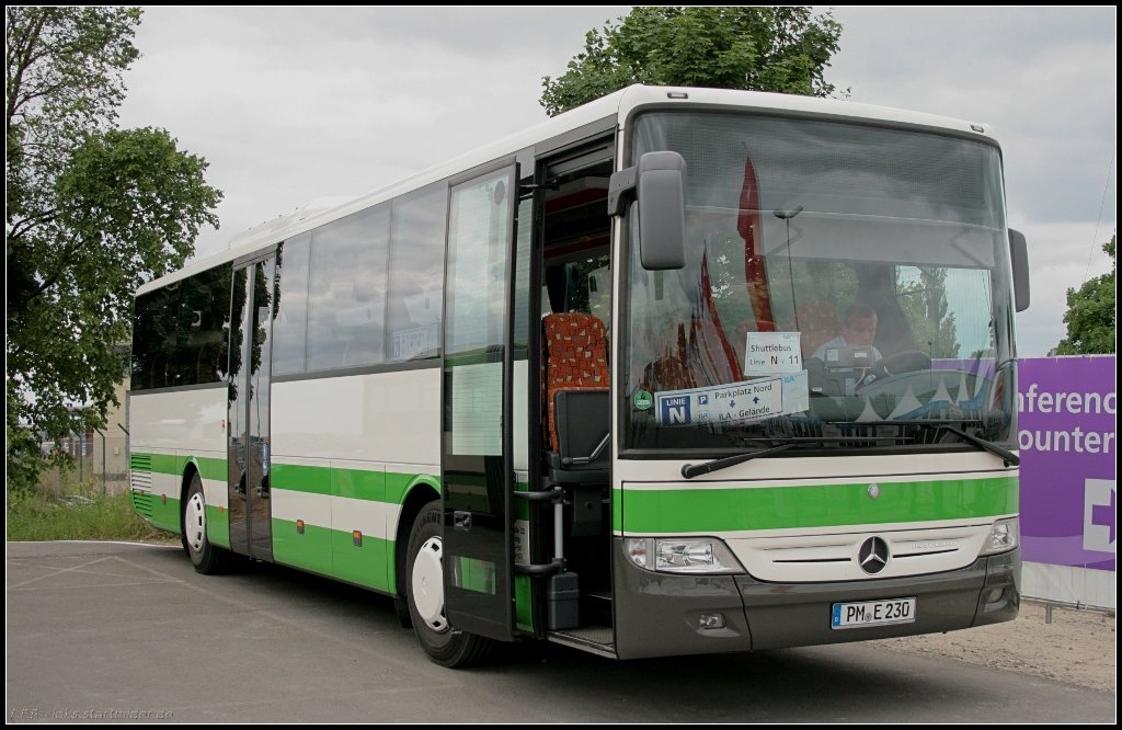 Vom ILA-Gelände zu den Parkplätzen ist dieser Bus im Shuttleverkehr im Einsatz (PM E 230. gesehen ILA-Busshaltestelle 13.06.2010)