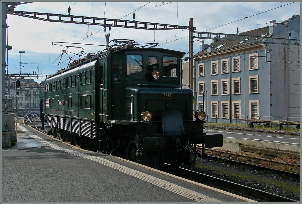 Wenn ich heute schon keine Bilder vom  Muni  und der Deh 4/6 machen konnt, so hatte ich doch die �berraschende Gelegenheit die wundersch�ne Ae 4/7 10976 in Lausanne fotografieren zu k�nnen.
9. Juni 2013
