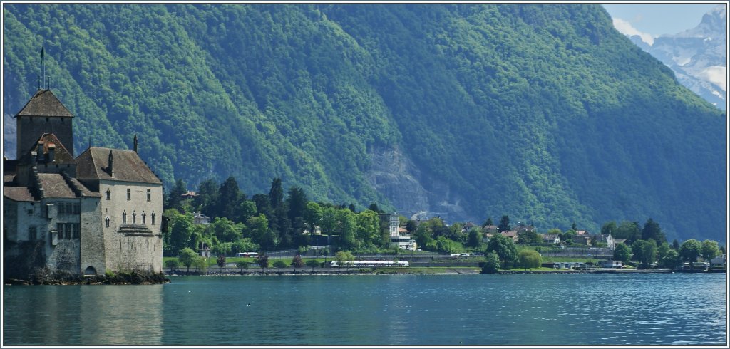 Wer nicht zu Fuss laufen will kann mit dem Flirt am Ch�teau de Chillon vorbeifahren.
(14.05.2013)