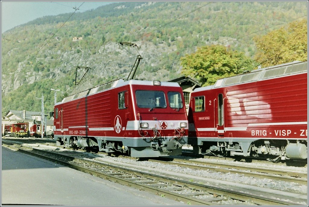 Zwei BVZ HGe 4/4 zur der Zeit, als die reiche BVZ noch nicht mit der armen FO zwangsverheitratet war...
Brig, im Okt. 1994 (gescanntes Negativ)