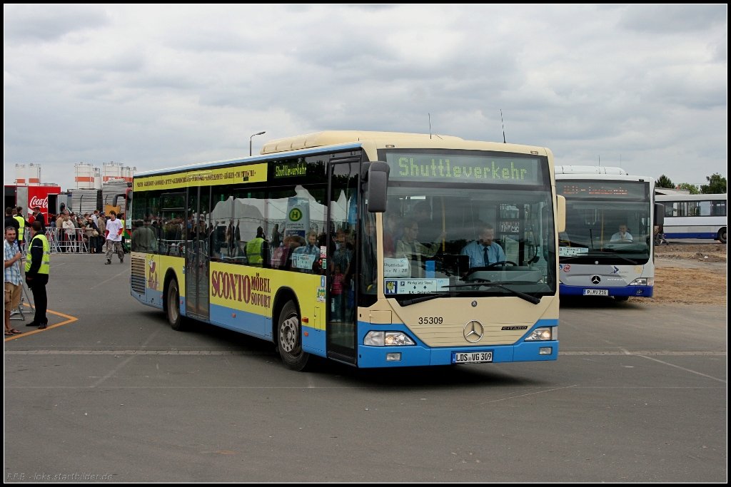 Zwischen den Parkplätzen und dem ILA-Gelände ist Wagen 35309 im Einsatz (LDS VG 309, gesehen ILA-Bushaltestelle 13.06.2010)