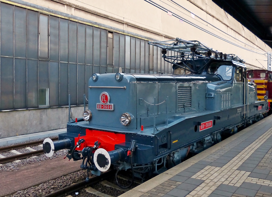 . Am 04.10.2014 gab es eine Ausstellung des luxemburgischen Museumsmaterials im Bahnhof von Luxemburg Stadt. Die BB 3608 war zum Gl�ck fotografenfreundlich abgestellt und konnte sowohl von au�en, als auch von innen in Augenschein genommen werden. (Hans)