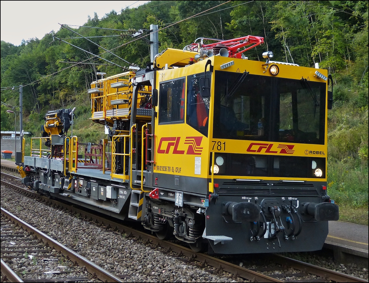 . Bedingt durch Bauarbeiten auf der luxemburgischen Nordstrecke zwischen Mersch und Ettelbr�ck, stand am 09.09.2013 der CFL IF ROBEL IIF 781 (9982 9236 781-5L-CFLIF) im Bahnhof von Cruchten. (Hans)
