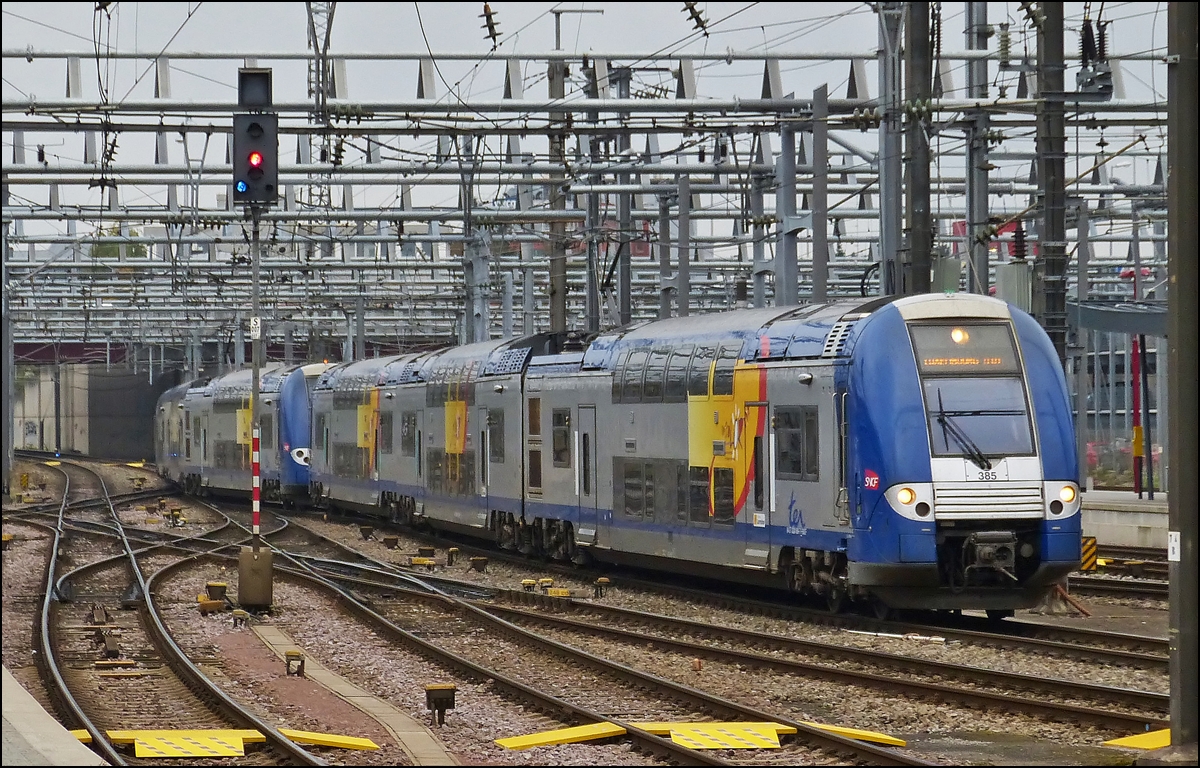 . Computerm�use im Doppelpack - Am 12.10.2013 f�hrt eine Doppeleinheit Z 24500 (TER 2N NG) in den Bahnhof von Luxemburg Stadt ein. (Hans)