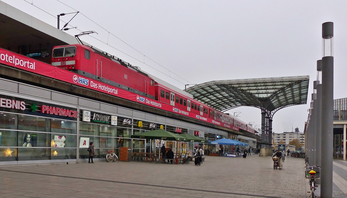. Der Breslauer Platz in K�ln mit einer ausfahrenden S-Bahn. 20.11.2014 (Jeanny)