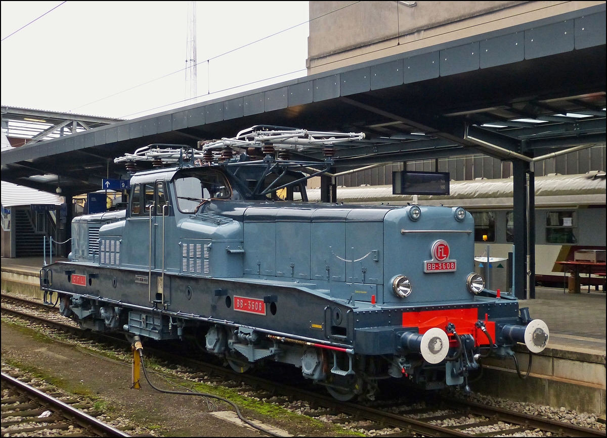 . Die Restaurierung der CFL BB 3608 ist soweit abgeschlossen. Wir hoffen, dass sie bald mit Sonderz�gen wieder zum Einsatz kommen wird. Die sch�ne Lok war am 12.10.2013 im Bahnhof von Luxemburg Stadt ausgestellt. 12.10.2013 (Hans)