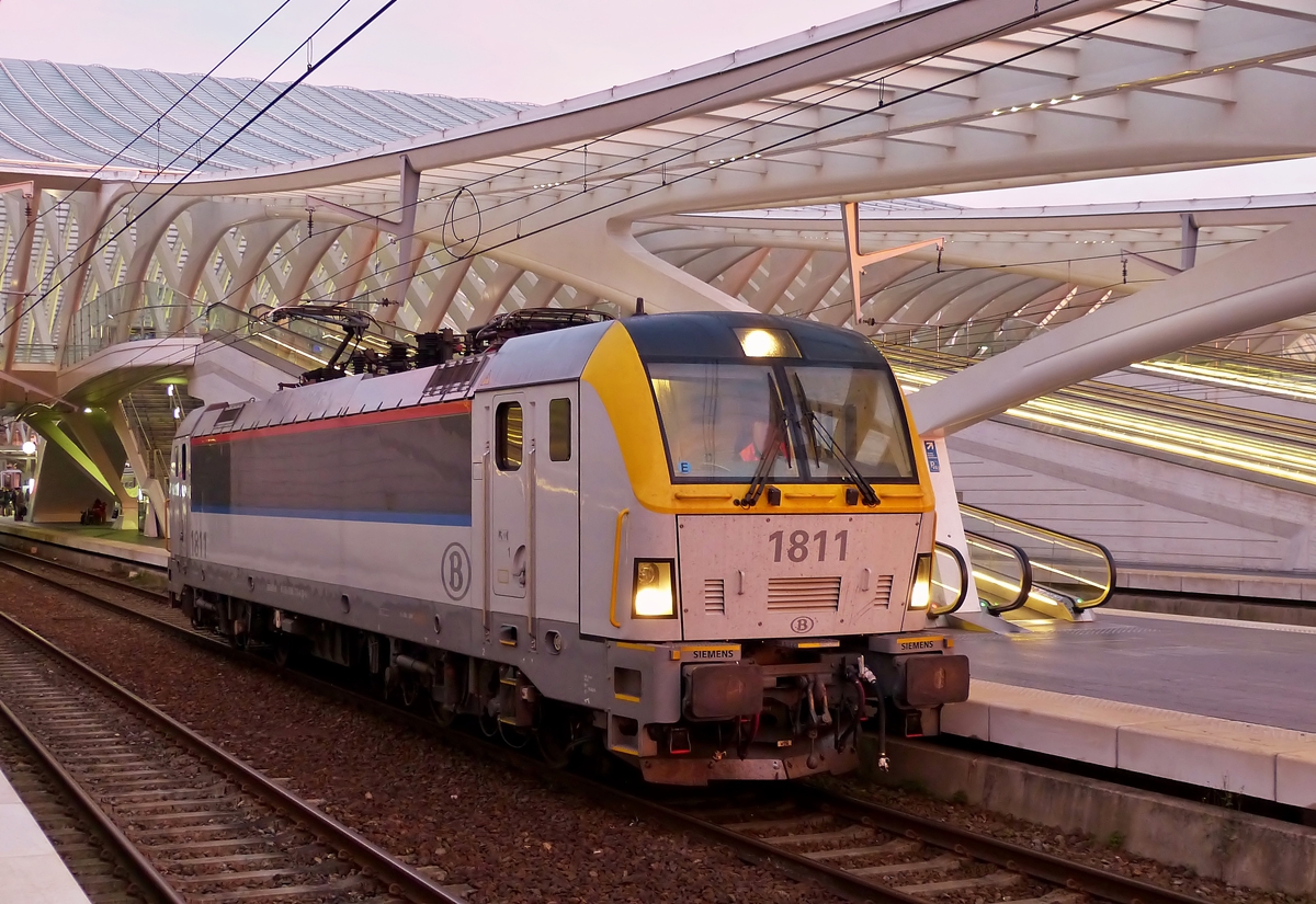 . Fr�h morgens stattete die HLE 1811 dem Bahnhof Li�ge Guillemins einen kurzen Besuch ab. 18.10.2014 (Hans)