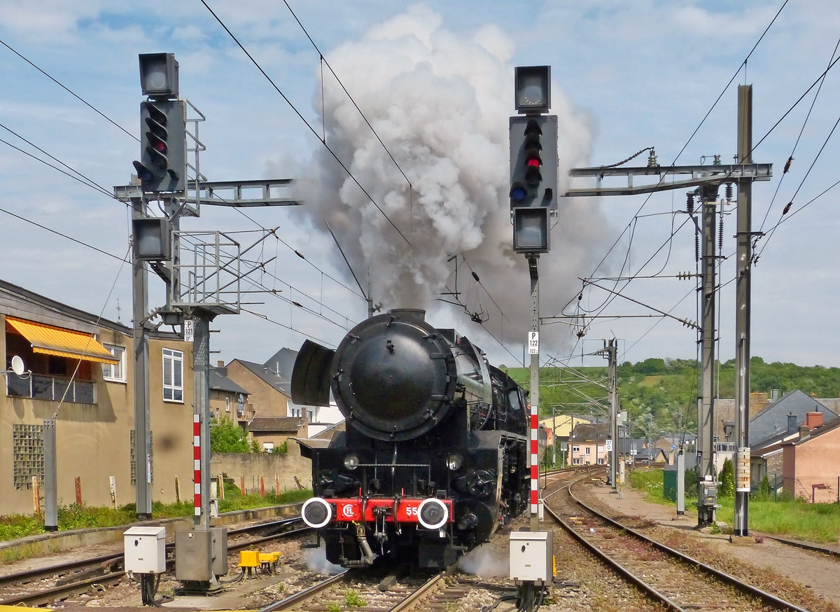 . Heute hat Armin was verpasst - Die Dampflok 5519 war f�r ein paar Stunden zu Gast im Bahnhof von Wasserbillig. Nachdem sie einige Zeit unfotografierbar am Bahnsteig abgestellt war, setzte sie endlich um und konnte bei der Einfahrt in den Bahnhof von Wasserbillig abgelichtet werden. 26.04.2014 (Jeanny)