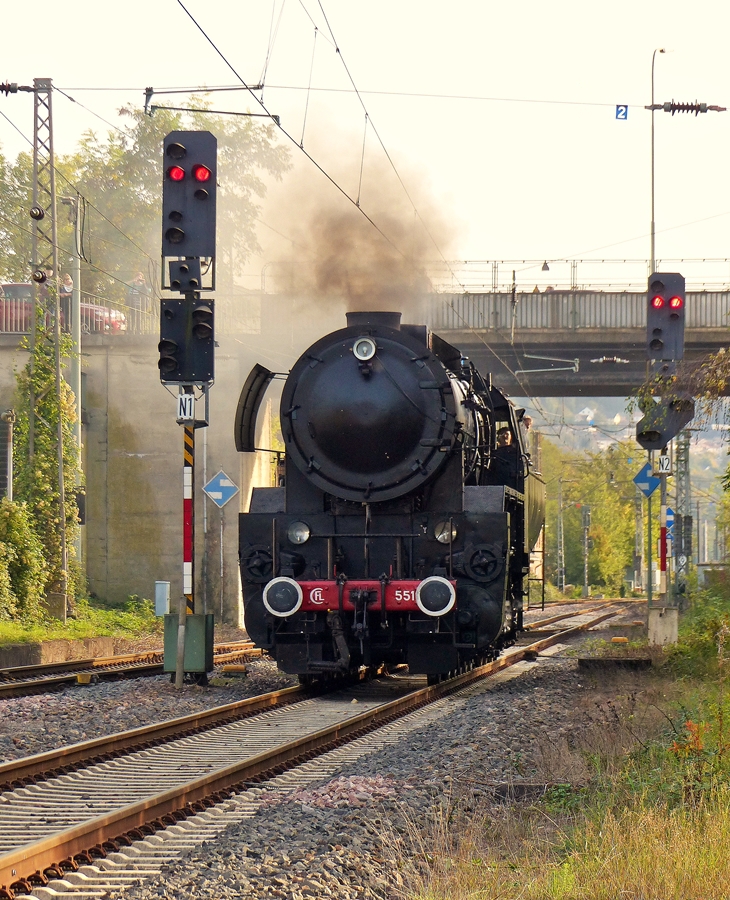 . Im Abendlicht des 19.10.2014 setzte die Dampflok 5519 im Bahnhof von Perl (D) um, damit sie den Sonderzug  Musel Nostalgie Express  Kessel voraus wieder zur�ck nach Luxemburg Stadt ziehen konnte. (Jeanny)