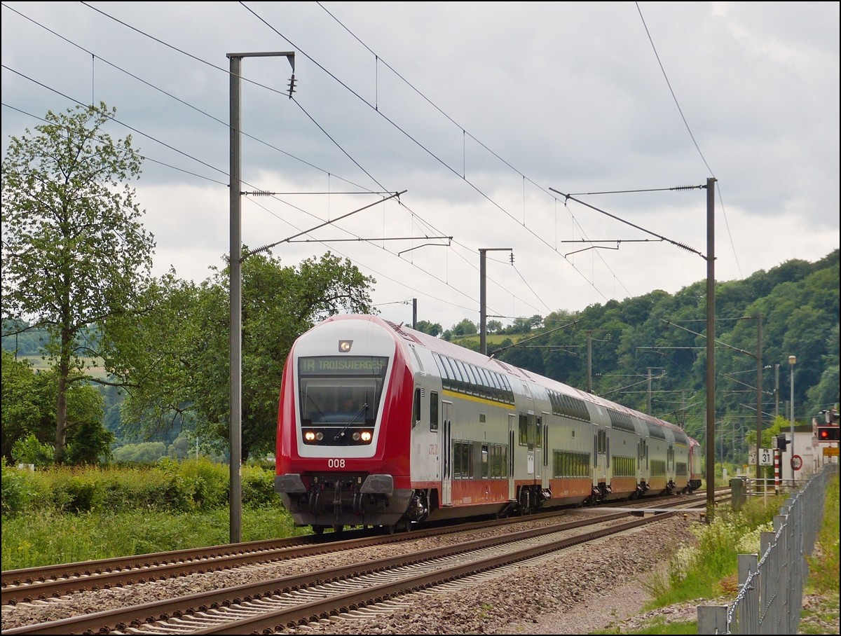. Nachtrag von unserem Treffen - Am 15.06.2013 braust der IR 3714 Luxembourg - Troisvierges durch Erpeldange/Ettelbr�ck. (Hans)