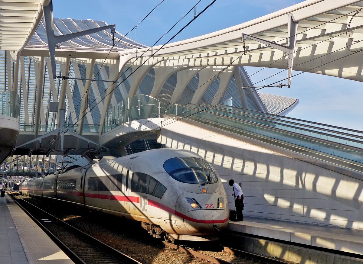 . Trotz Streiks bei der DB verliess der IC 17 Bruxelles Midi - Frankfurt/Main Hbf  den Bahnhof Li�ge Guillemins p�nktilich am 18.10.2014. (Jeanny)