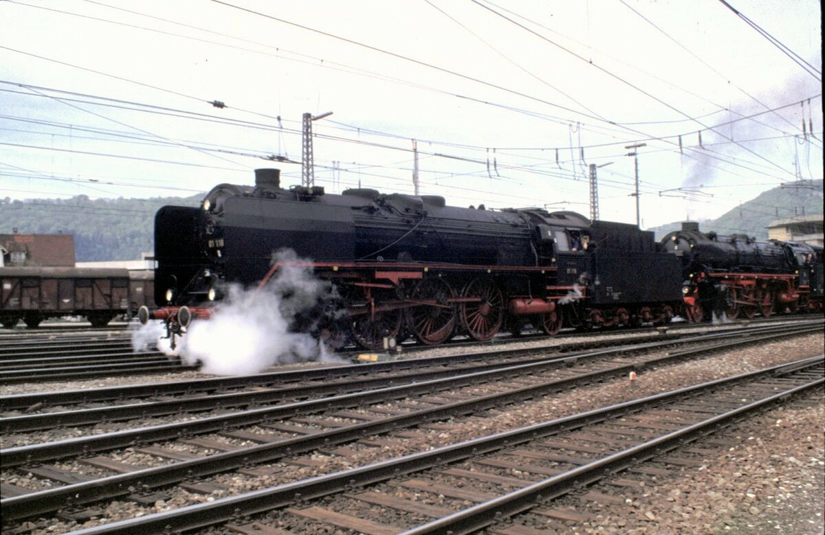 01 118 und 01 1100 in Geislingen / Steige am 30.04.1994.