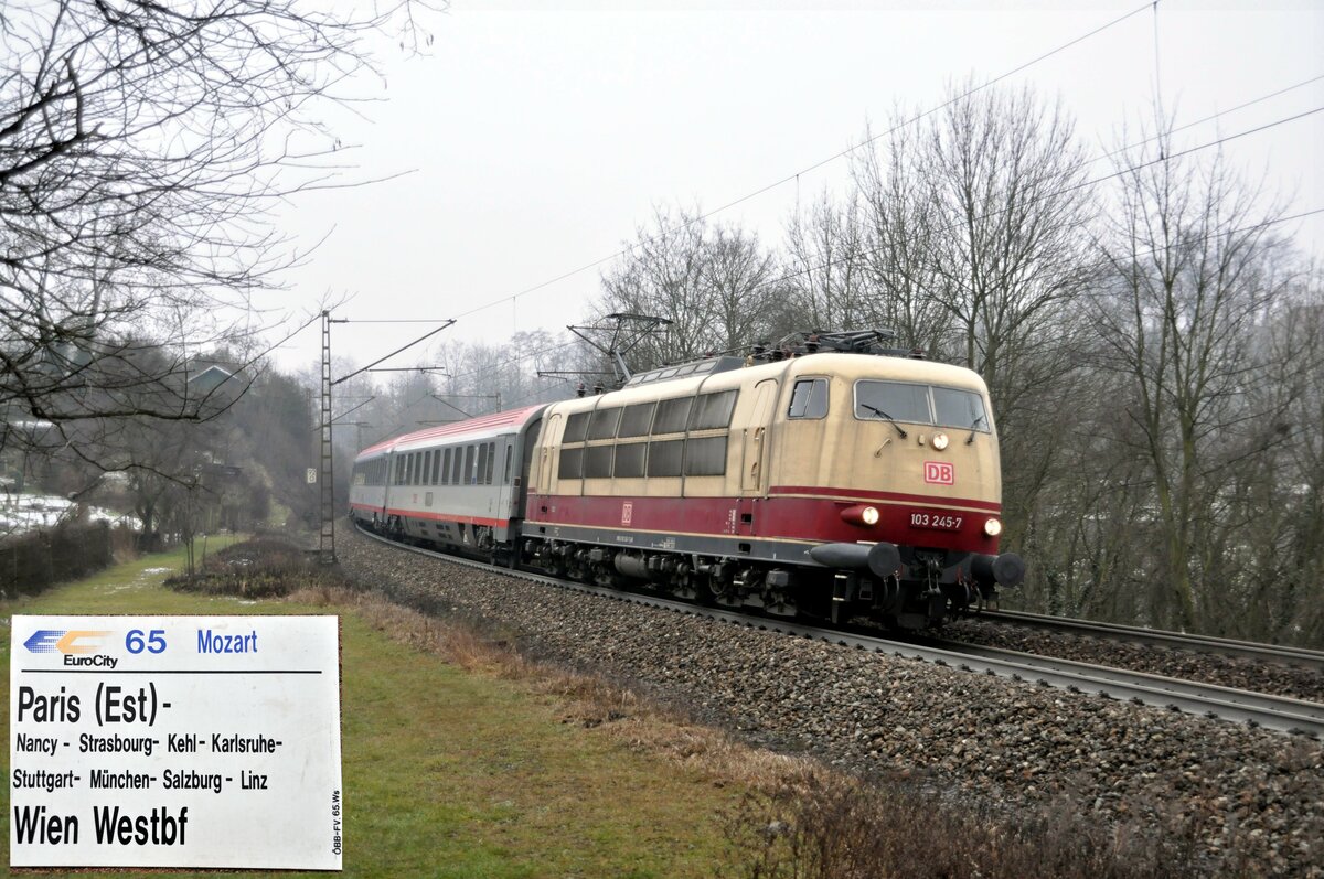 103 245-7 mit EC Mozart in Ulm Ausfahrt am 27.01.2012.