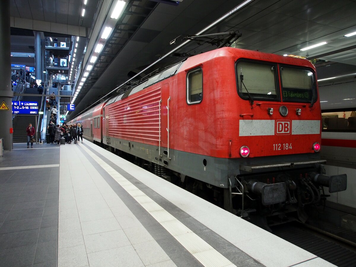 112 184 in Berlin Hbf tief am 22.10.2019.