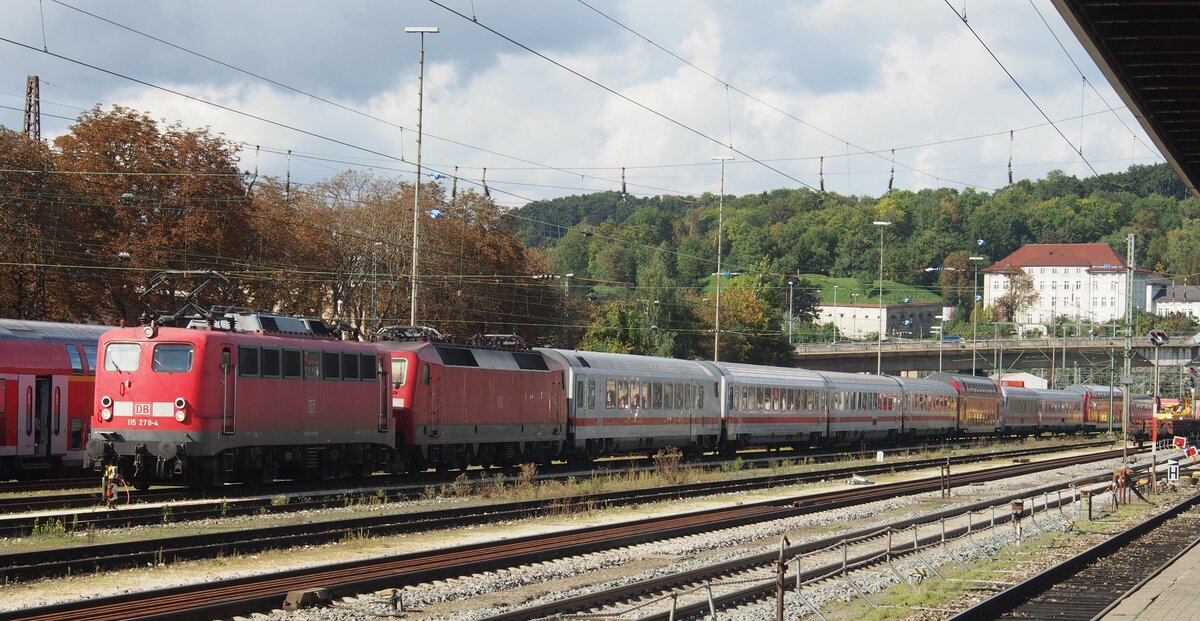 115 278-4 mit einem langen Schadzugin Ulm am 20.09.2014.