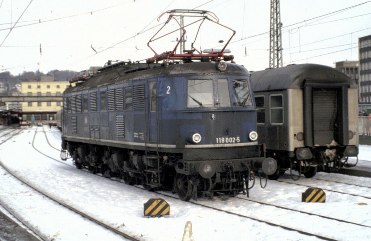 118 002-5 in Ulm am 30.11.1980.