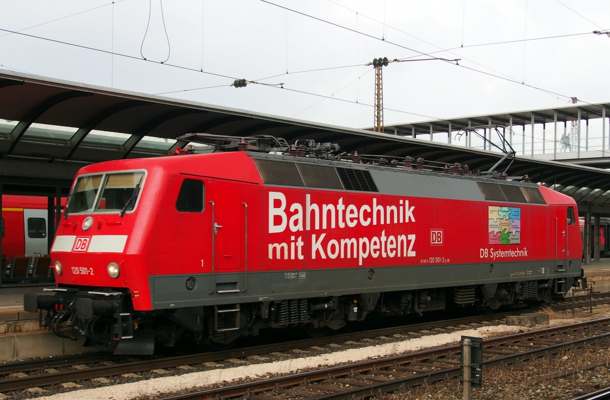 120 501-2 f�hrt durch Ulm in RichtungM�nchen am 12.07.2014. Bei der 120 501-2 handelt es sich um die fr�here 120 153-7.