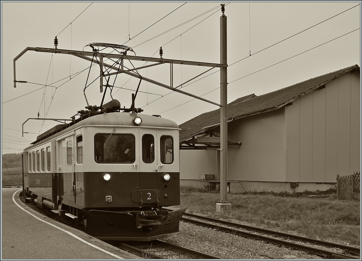 120 Jahre BAM MBC - Jubil�umsimpessionen: Der BAM BCFe 4/4 N� 2 wartet in Apples auf die Abfahrt als (Plan)-Regionalzug 10 nach L'Isle Mont la Ville.
24. Okt. 2015