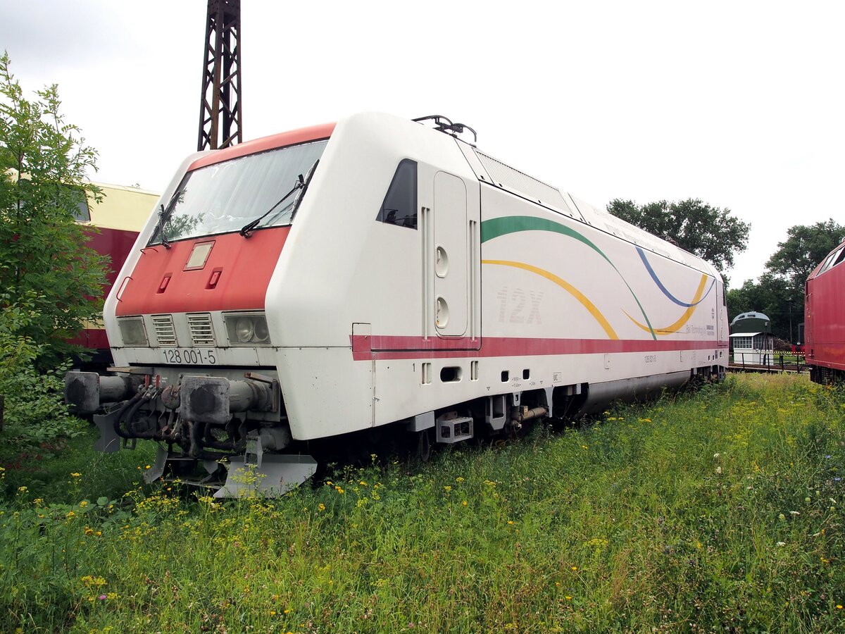 128 001-5 im Eisenbahnmuseum Weimar am 05.08.2016.