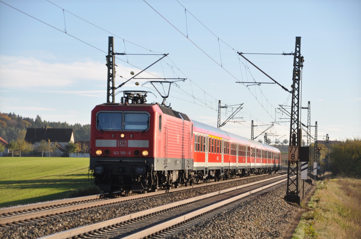 143 195-6 mit einem Nahverkehrszug bei Hinterdenkental am 19.10.2012.