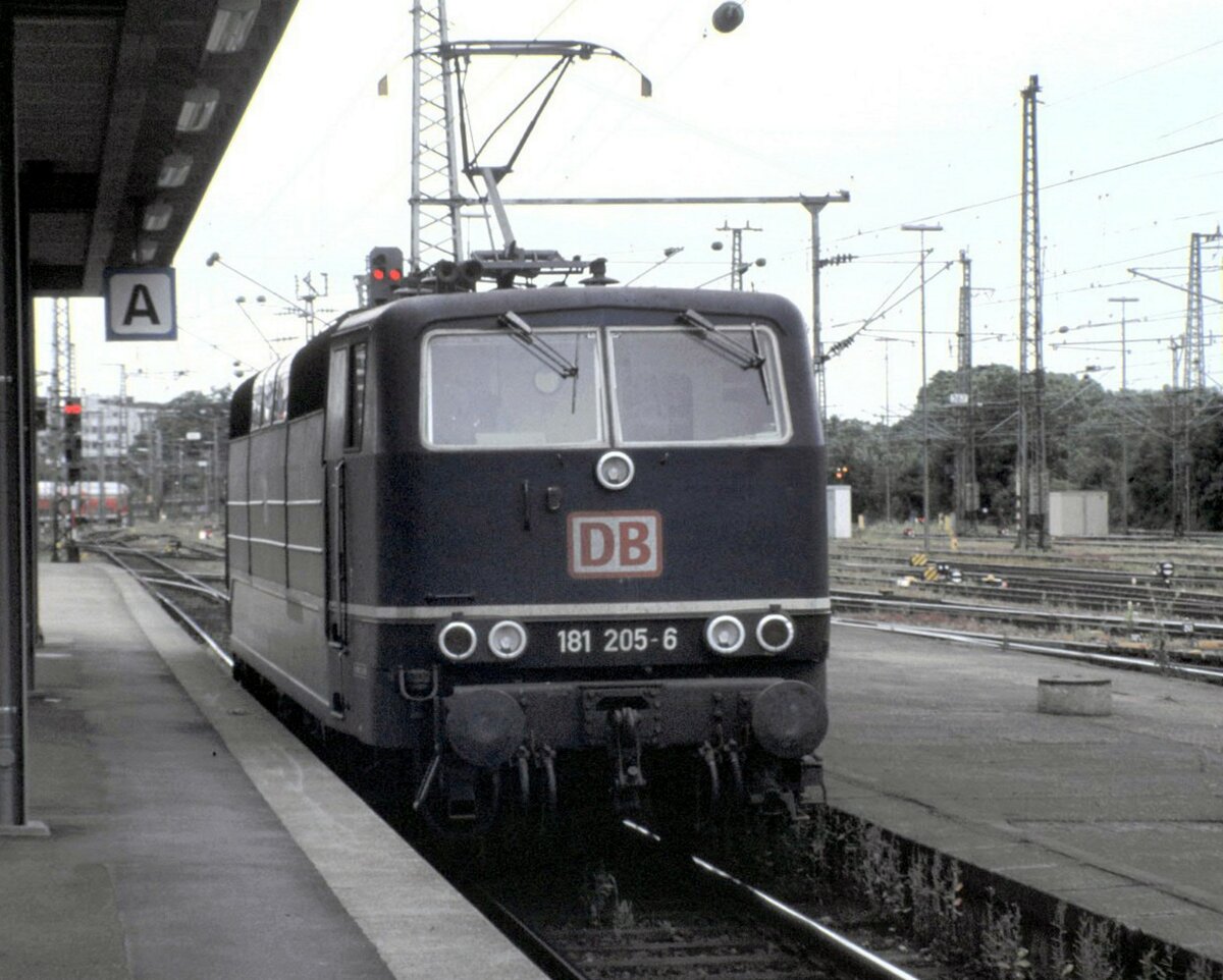 181 205-6 in Stuttgart am 06.07.1999.
