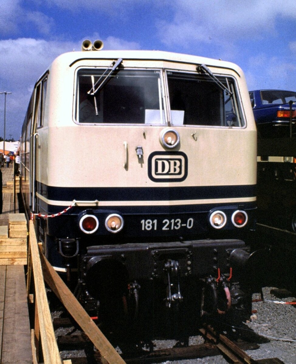 181 213-0 bei der IVA in Hamburg im Oktober 1979.