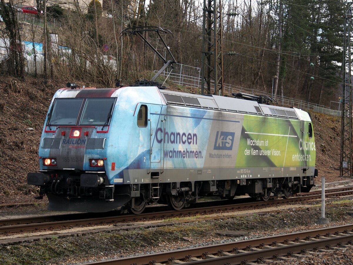 185 152-6 mit K+S Werbung, als Schublok in Geislingen Steige am 21.02.2020.
