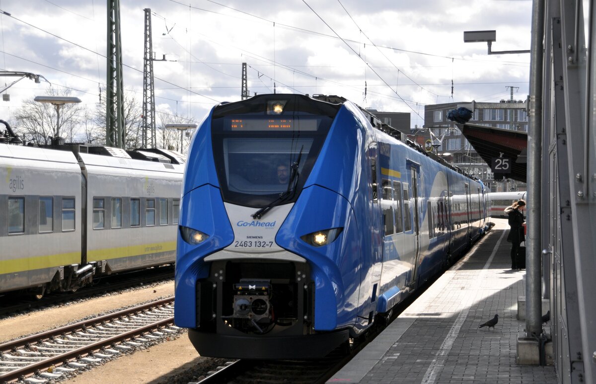 2 463 132-7 Siemens Mireo auf der Linie Ulm - M�nchen auf der Maximiliansbahn KBS 980 und 981 sind nun hier im Einsatz, Ulm am 09.03.2023.