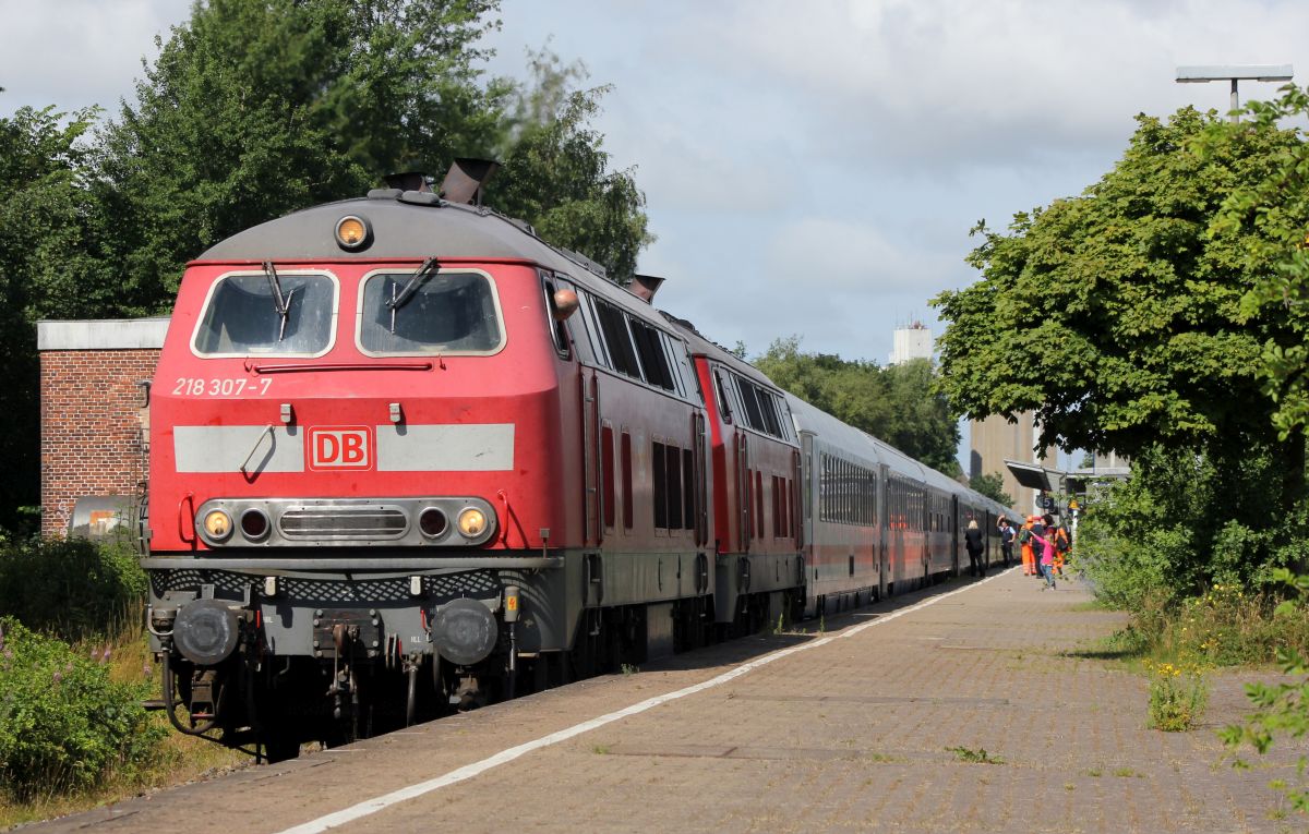 218 307 und 380 kamen dann wegen dem Br�ckenunfall mit gut 20min Versp�tung in Husum an. 10.07.2019