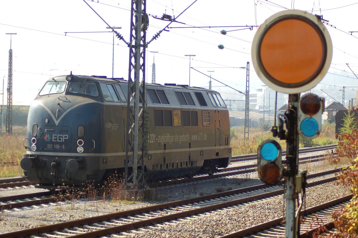 221 136-5 der EGP in Ulm Söflingen am 03.10.2007.