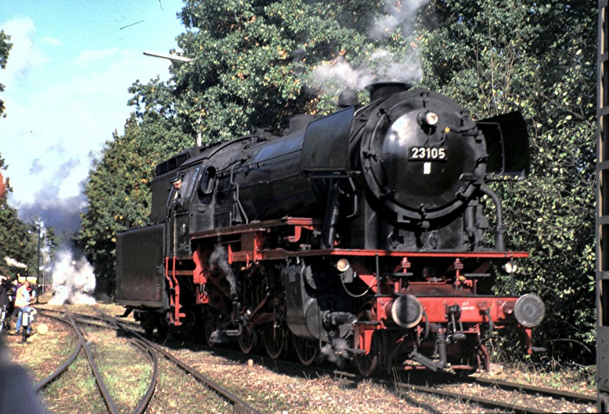23 105 bei der Parade 100 Jahre DB Museum in Nürnberg am 16.10.1999.