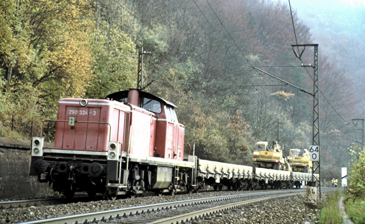 290 324-3 mit Bauzug auf der Geislinger Steige am 10.11.1984.