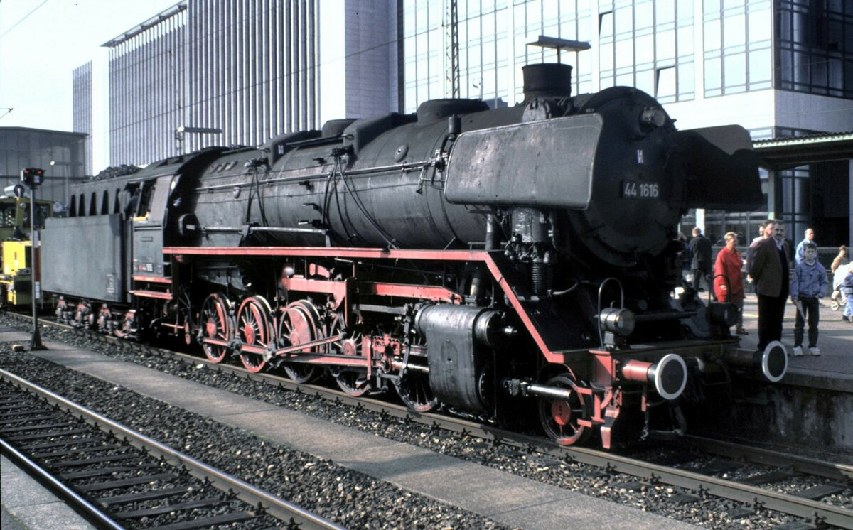 44 1616 in Stuttgart am 22.10.1995.