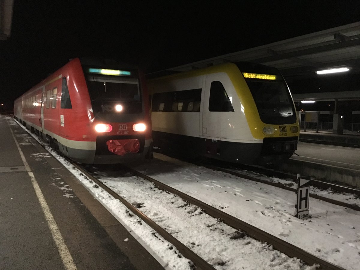 612 107 als Ire von Stuttgart Hbf nach Aulendorf. 

612 005 mit dem neuen Landesdesign abgestellt im Bahnhof Sigmaringen.