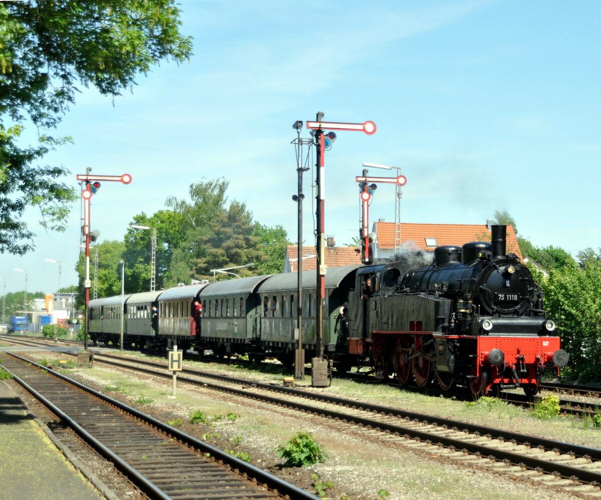 75 1118 in Senden noch mit Formsignalen am 08.05.2011.