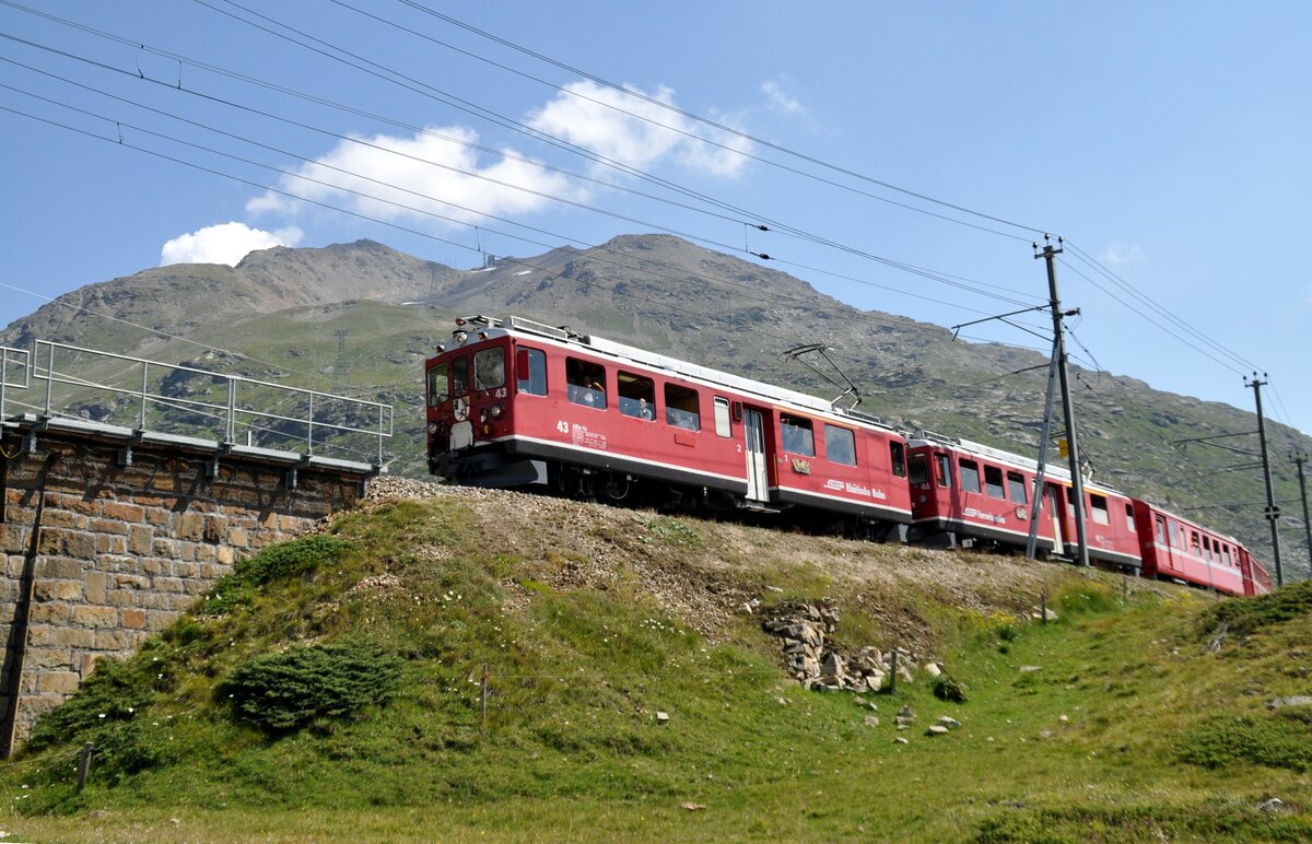 ABe 4/4 II Nr.43 und 46 bei Lagalp auf dem Bernina-Plateau am 20.08.2009.