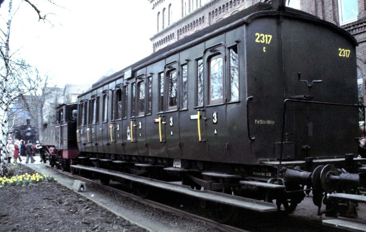 
Abteilwagen B Nr.2317 in Hannover-Leinhausen am 31.03.1978.
