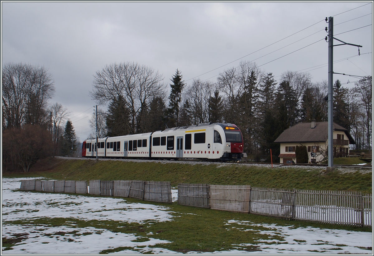 Als S 50 14819 erreichen die TPF SURF (S�rie Unifi�e Romande pour R�seau Ferr� m�trique) ABe 2/4 102 und Be 2/4 102 (mit Zwischenwagen) Semsales.
29. Jan. 2016