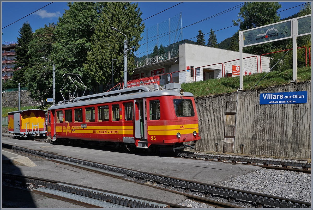 Als weitere �berraschung erwartet mich der aufgeb�gelte BDeh 2/4 25 in Villars sur Ollon.
5. Sept. 2017