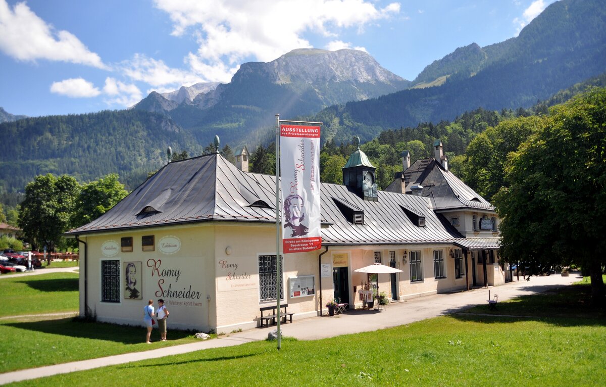 Alter Bahnhof Königssee. Der ehemalige Endbahnhof der Strecke Berchtesgaden - Königssee mit Fahrbetrieb für den ET 85 und E 71, ist heute Ausstelungsort für die Romy Schneider Ausstellung, m 10.08.2022.